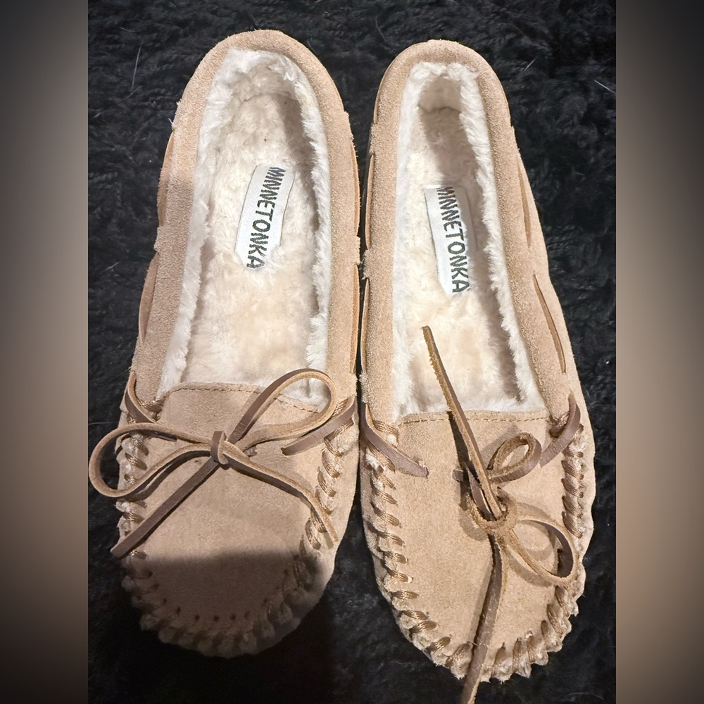 Minnetonka Women's Cozy Tan Moccasins